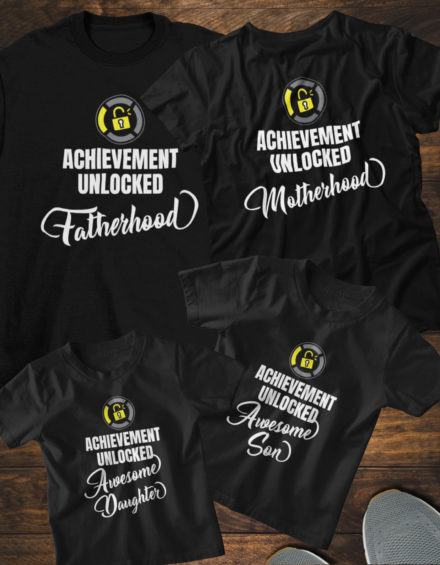 "ACHIEVEMENT UNLOCKED : FATHERHOOD,  MOTHERHOOD, AWESOME SON, AWESOME DAUGHTER" - Paare Partnerlook ("Familie") - 4 Tshirts