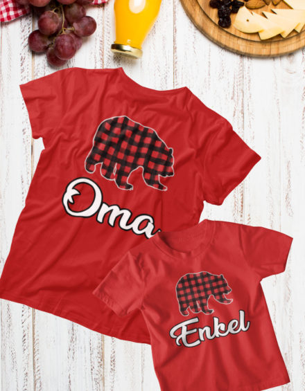 "OMA BEAR CHECKERED RED, ENKEL BEAR CHECKERED RED" - Paare Partnerlook ("Oma&Enkel")-2 Tshirts