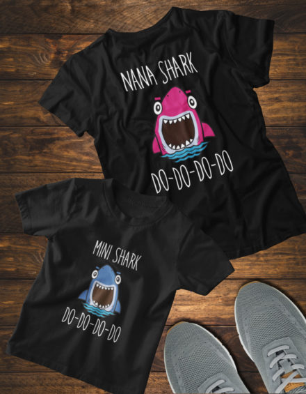 "NANA SHARK DO DO DO DO, MINI SHARK DO DO DO DO" - Paare Partnerlook ("Oma&Enkelin")-2 Tshirts