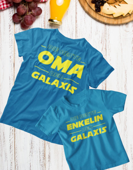 "DIE BESTE OMA DER GALAXIS, DIE BESTE ENKELIN DER GALAXIS" - Paare Partnerlook ("Oma&Enkelin")-2 Tshirts